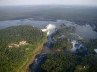 Cataratas do Iguaçu, em Província de Misiones (Argentina) Foto de Cláudio Elias, fonte: Wikipedia