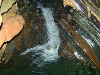 Uma das três cachoeiras existentes no interior acidentado da caverna.