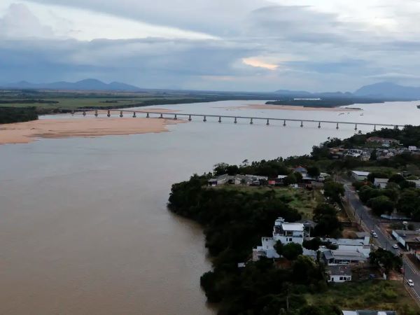 Vista da margem do Rio Branco em Boa Vista (RR) em janeiro de 2023 (Foto: Fernando Frazo/Agncia Brasil)